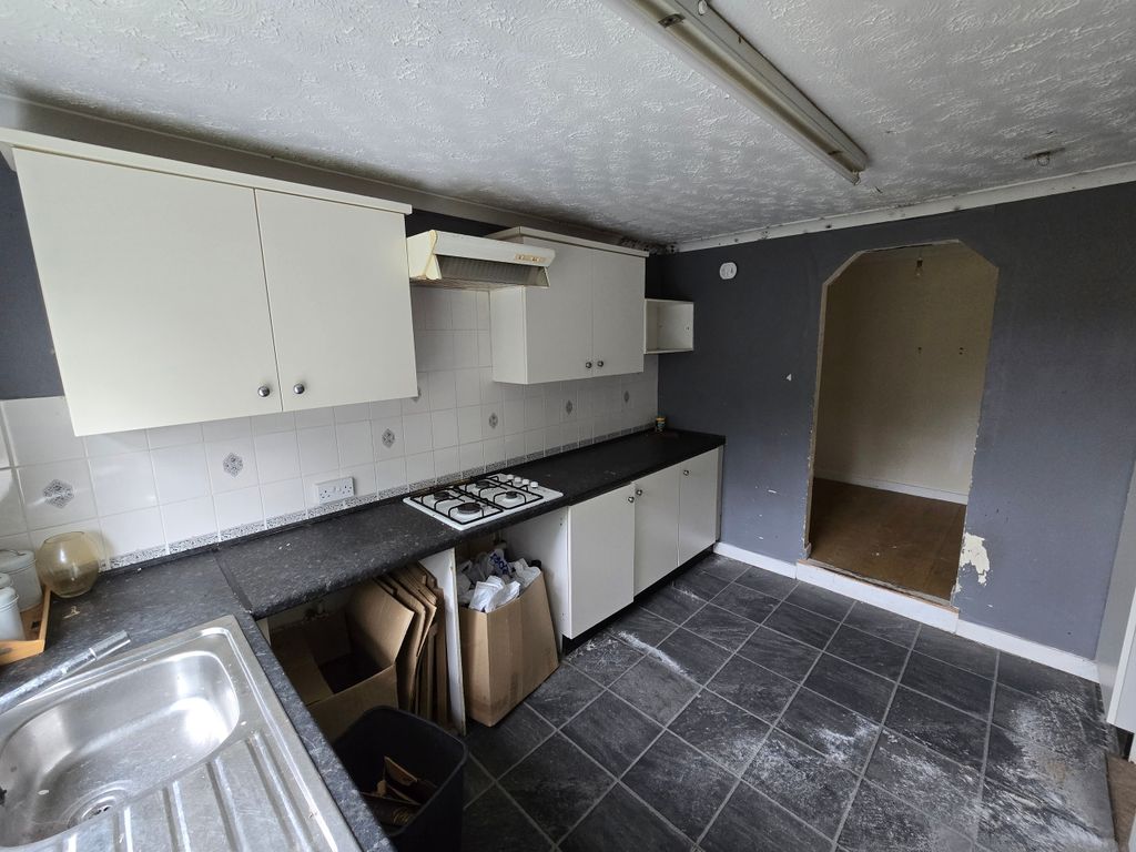 Property photo 2 of 11 5