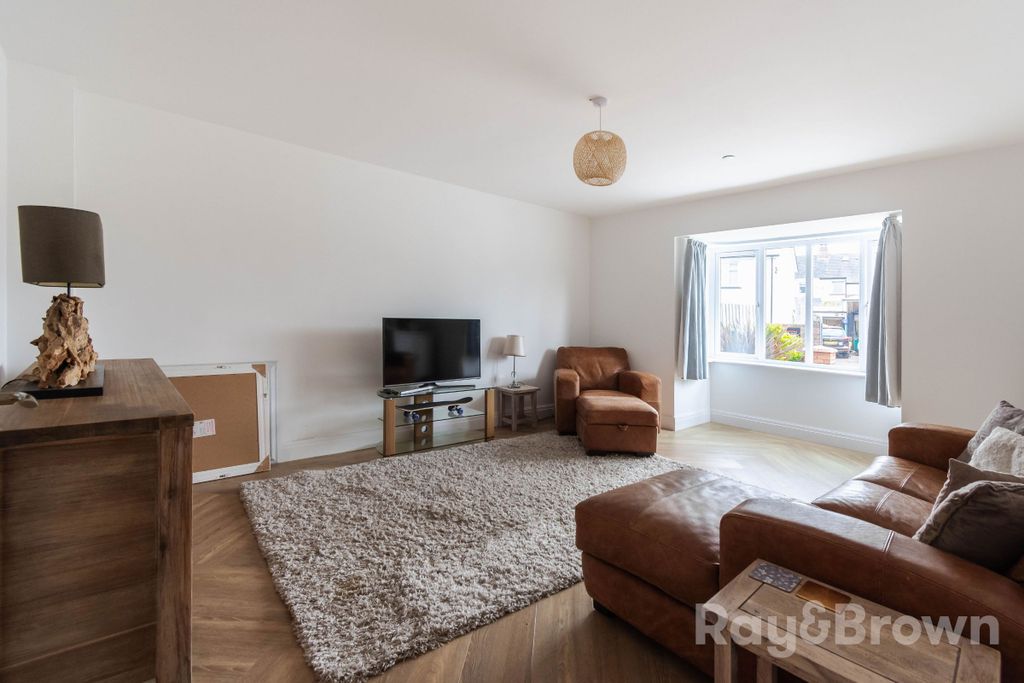 Property photo 2 of 62