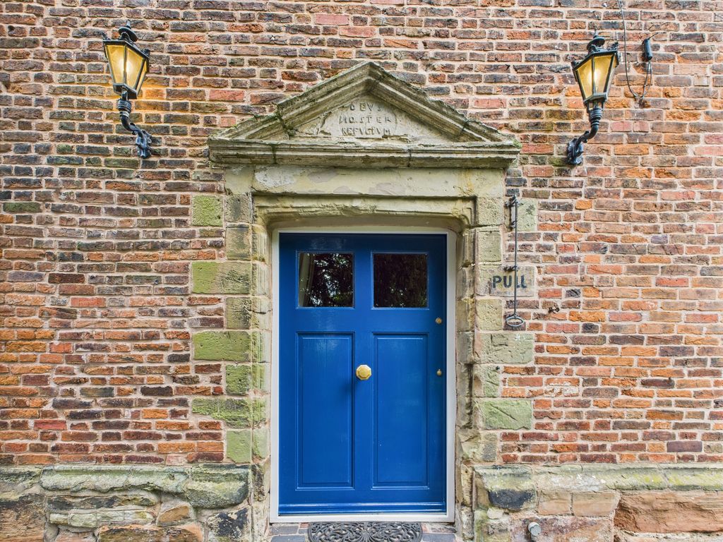 Property photo 2 of 75