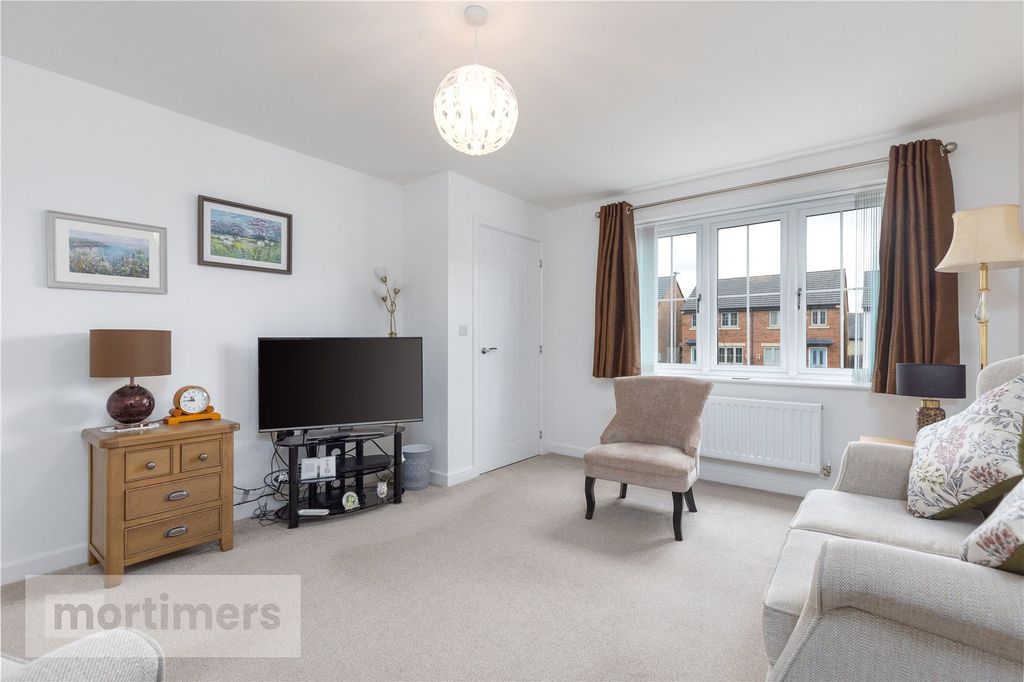 Property photo 3 of 21 Living Room