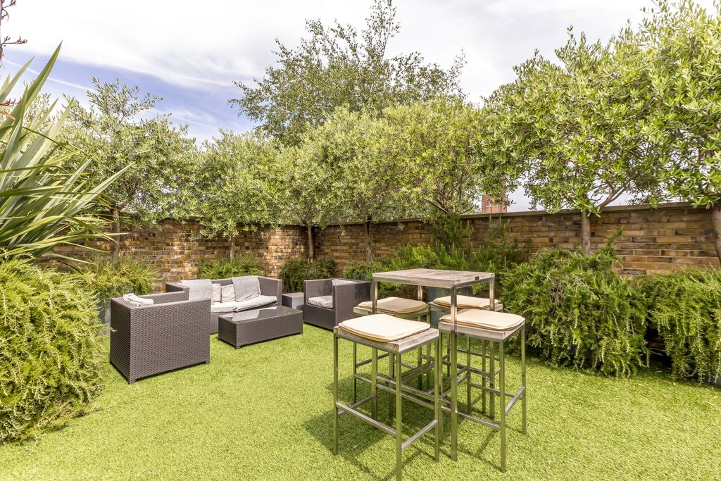 Property photo 2 of 19