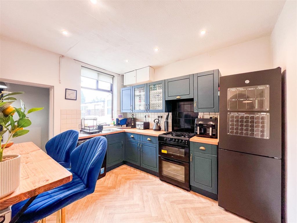 Property photo 1 of 16 Breakfast Kitchen