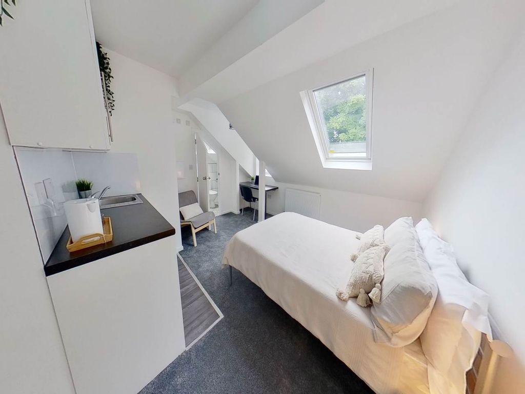Property photo 1 of 8 R9
