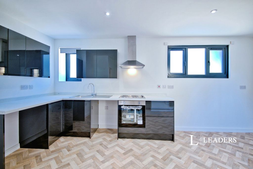 Property photo 3 of 11 Kitchen