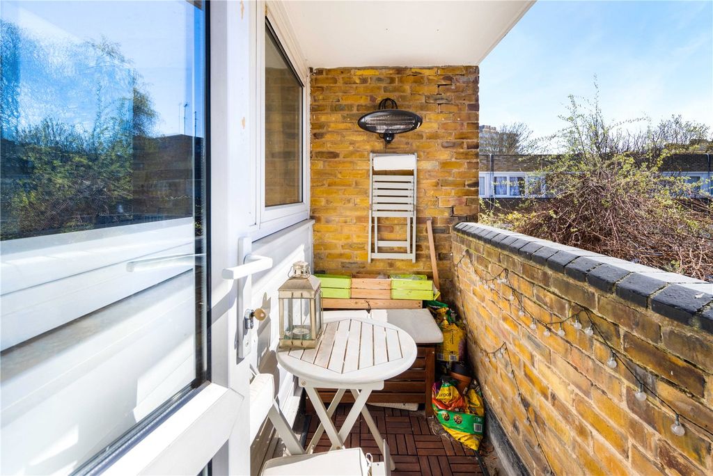 Property photo 3 of 20 Balcony