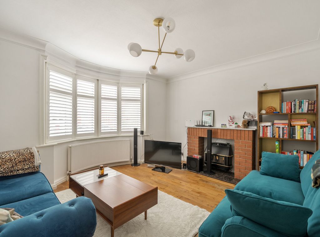 Property photo 2 of 17