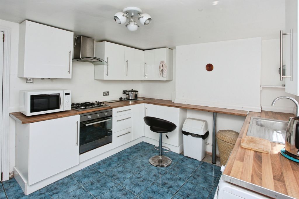 Property photo 2 of 18