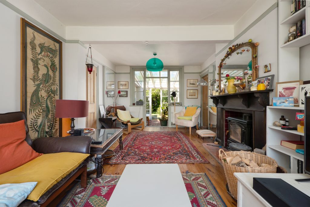 Property photo 3 of 21 Sitting Room