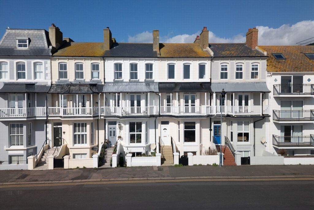 Property photo 2 of 31 Front