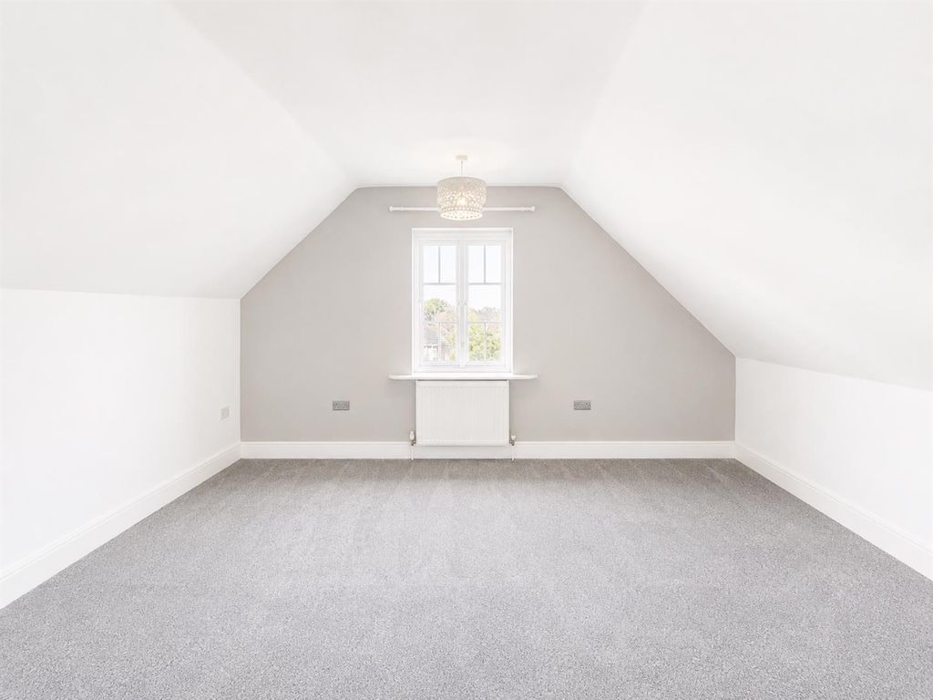 Property photo 3 of 11 Bedroom 2.Png