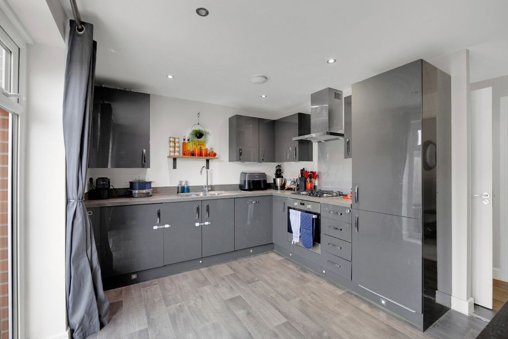 Property photo 3 of 17 4644854