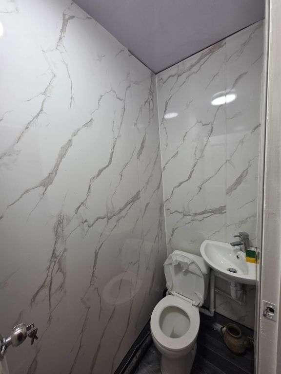 Property photo 3 of 8 W/c