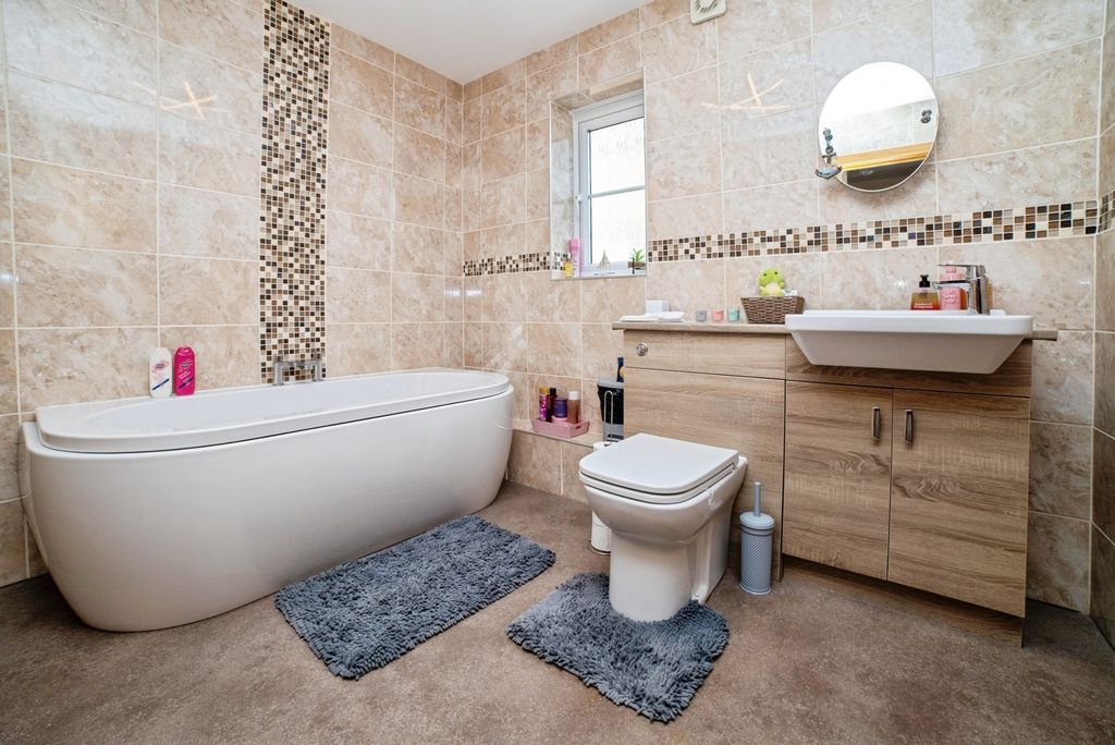 Property photo 3 of 17 Photo