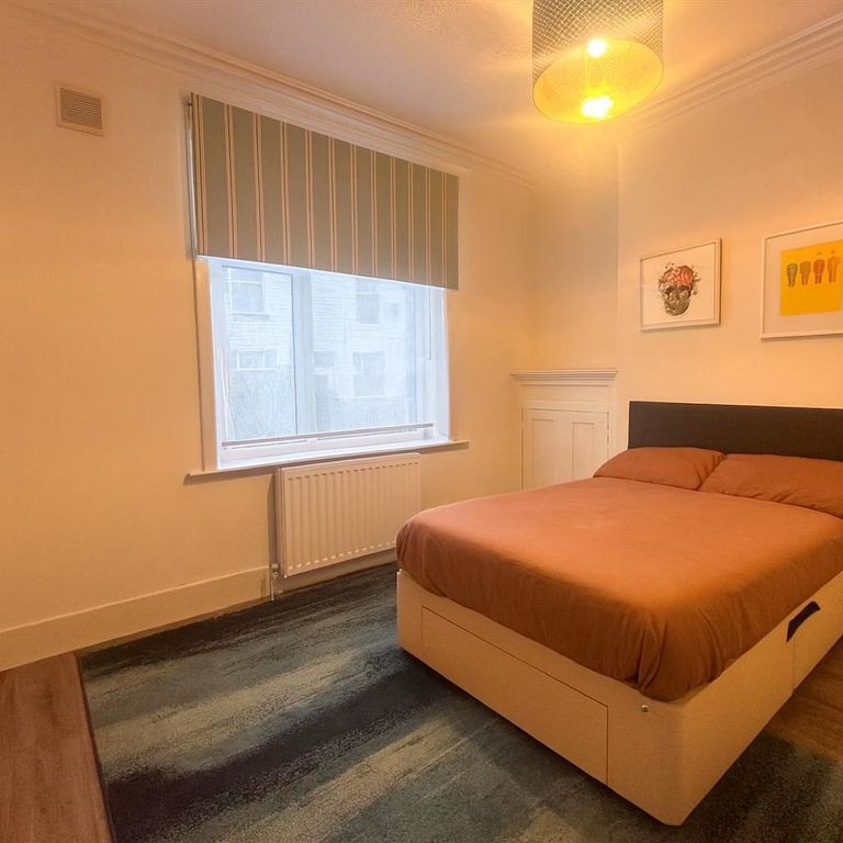 Property photo 1 of 8 Room 1