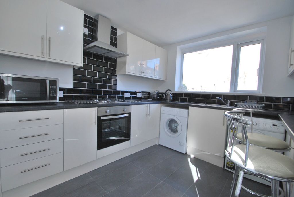 Property photo 2 of 11 Photo 7