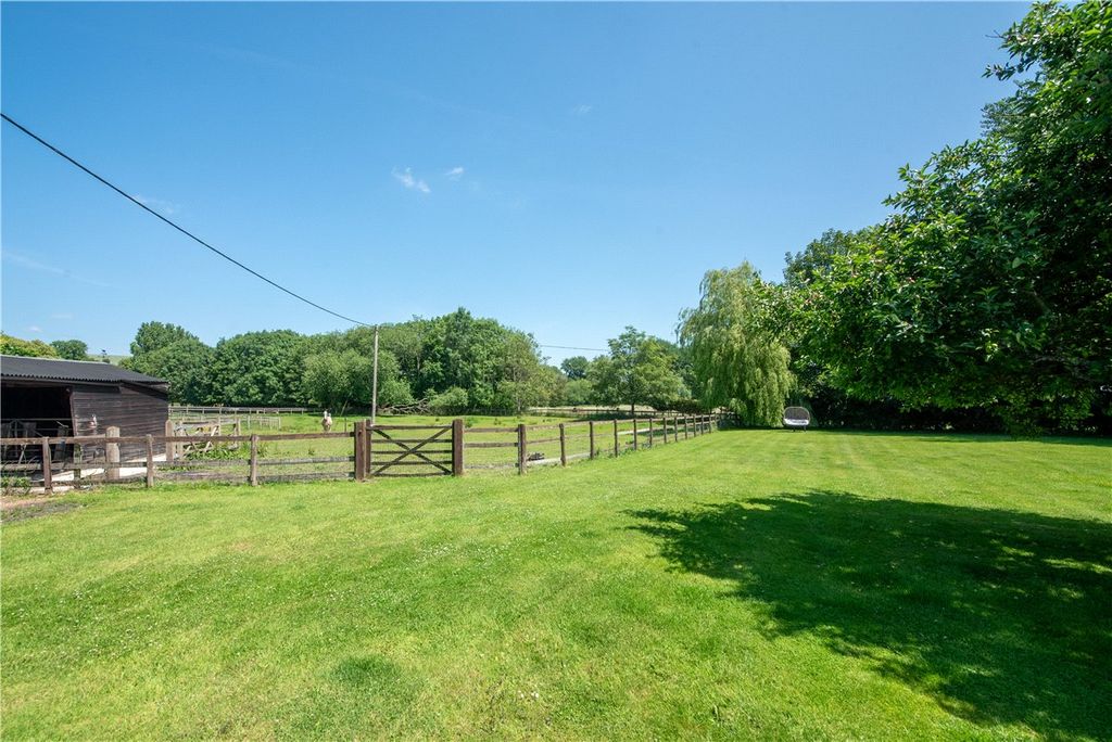 Property photo 3 of 27 Paddock
