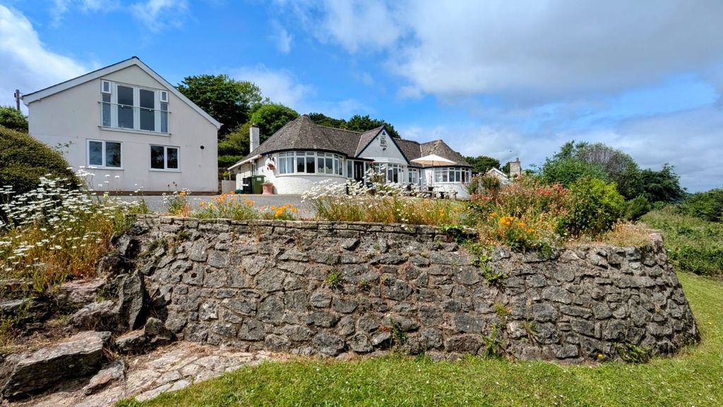 Property photo 1 of 28