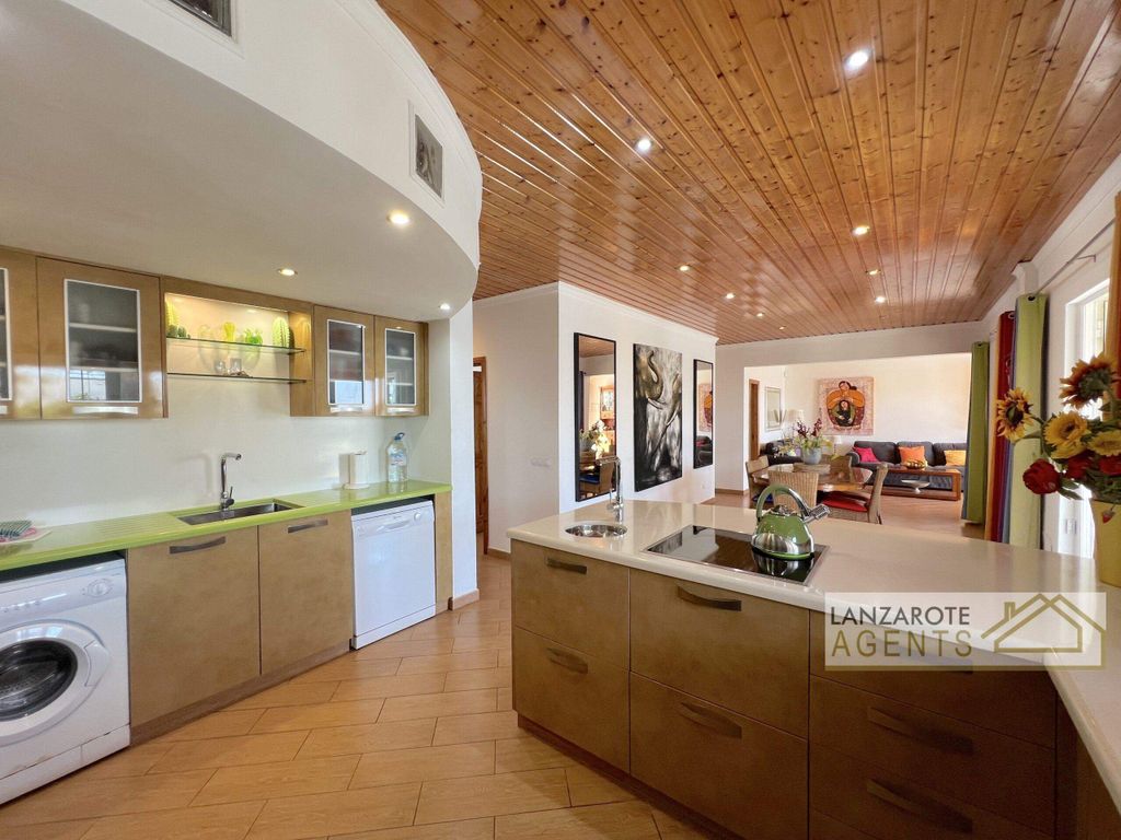 Property photo 3 of 37