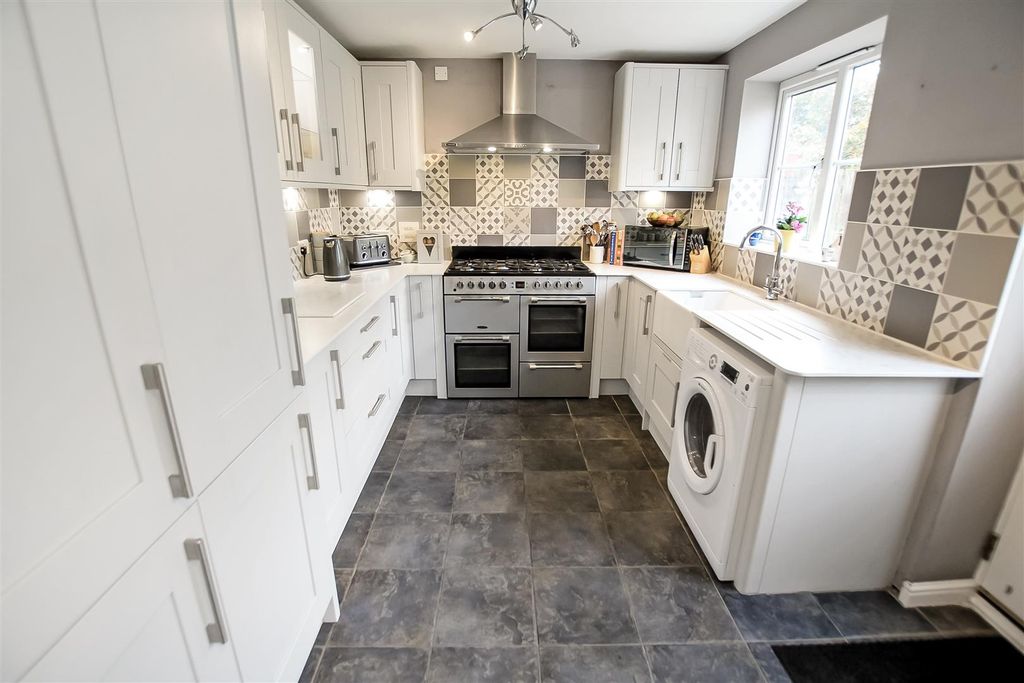 Property photo 2 of 16 Kitchen/Breakfast Room