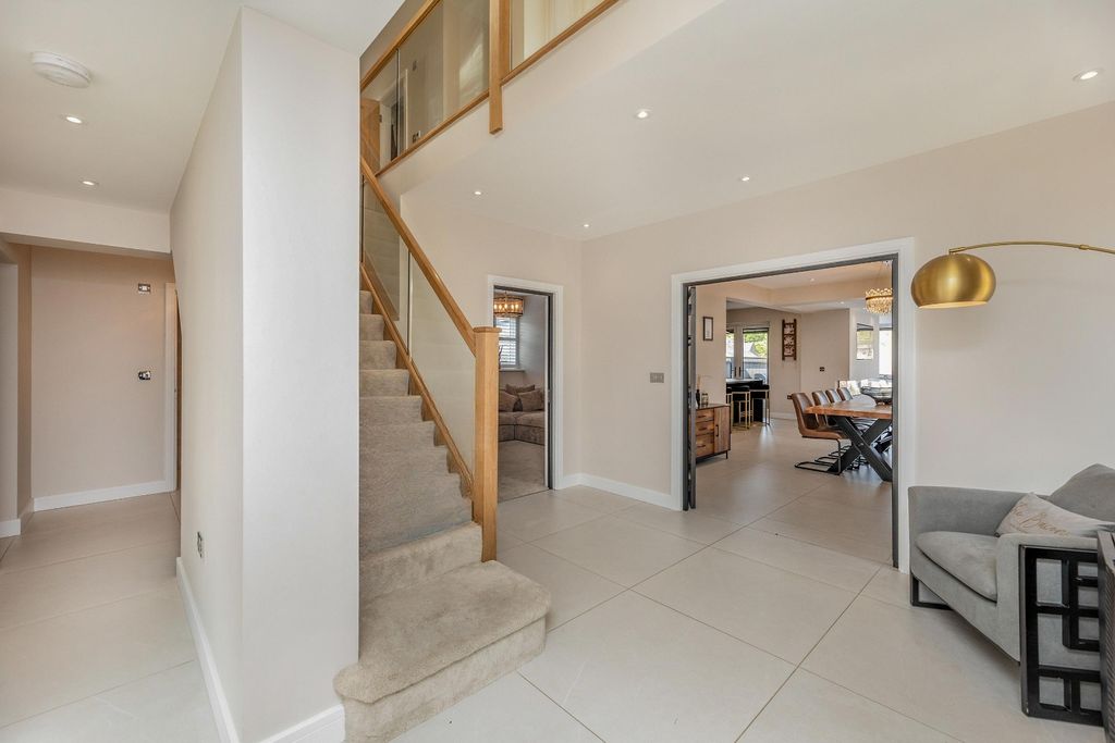 Property photo 3 of 35 Pbox-Img.Jpg