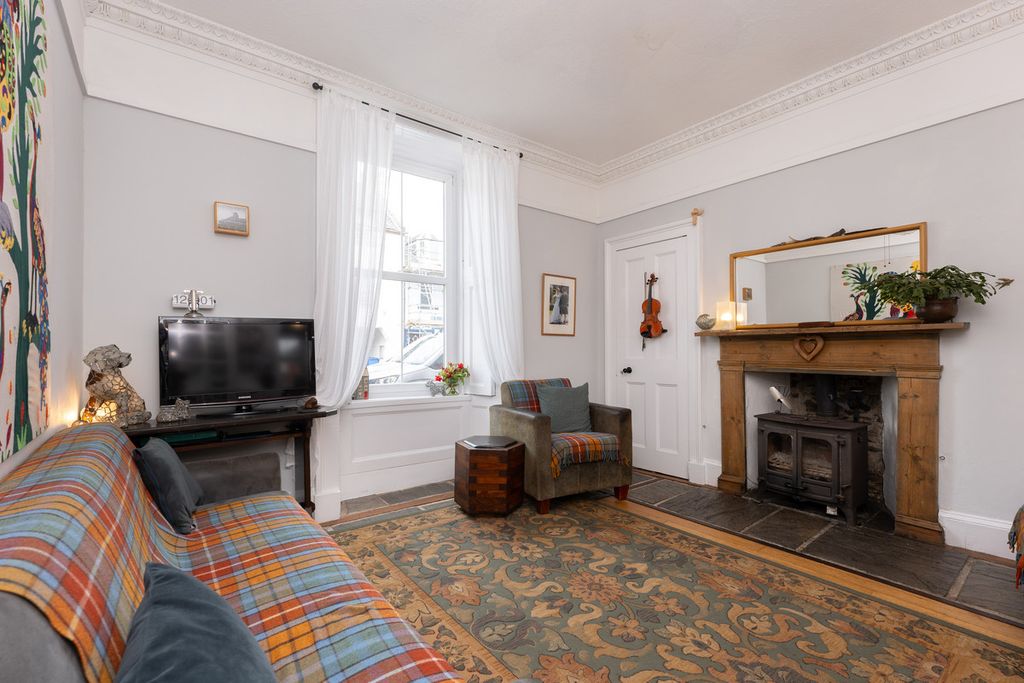 Property photo 2 of 33
