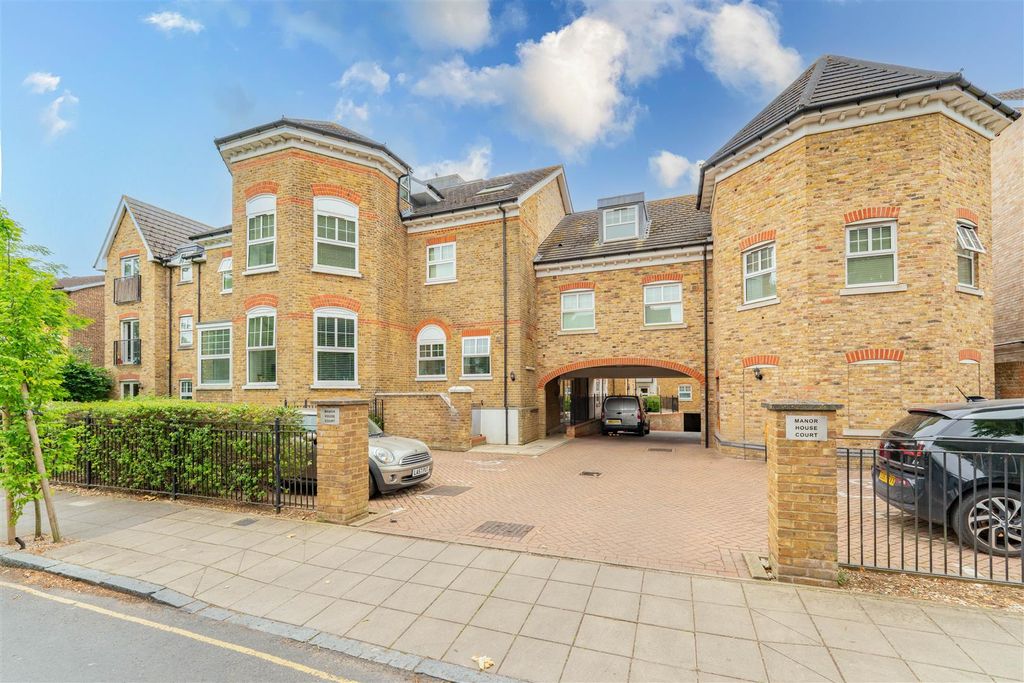 Property photo 1 of 11 Manor House Court.Jpg
