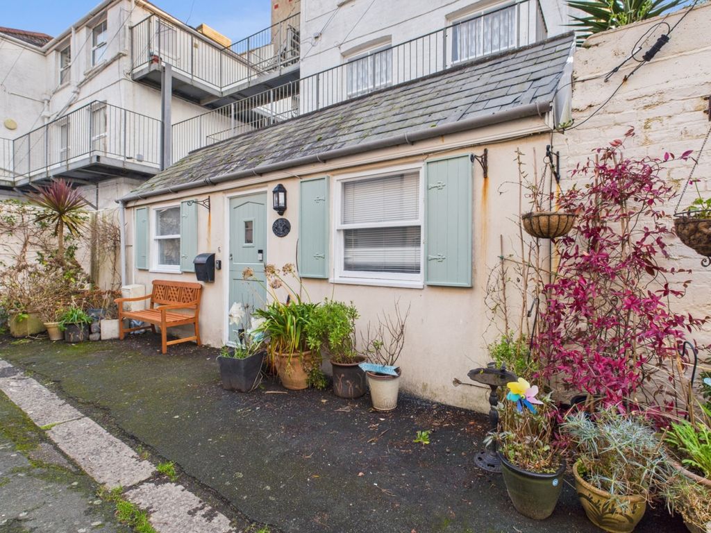 Property photo 1 of 7 External