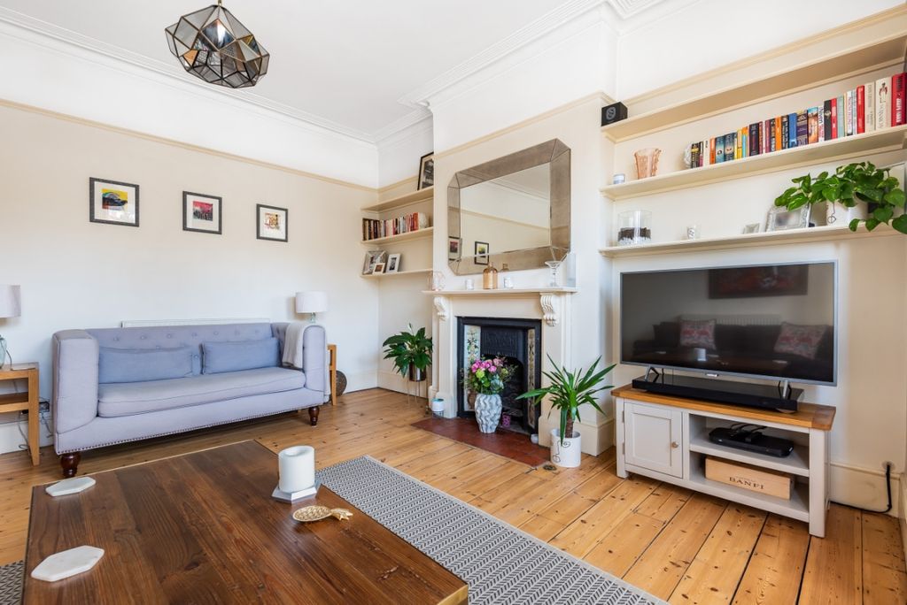 Property photo 2 of 11 701646 (3)