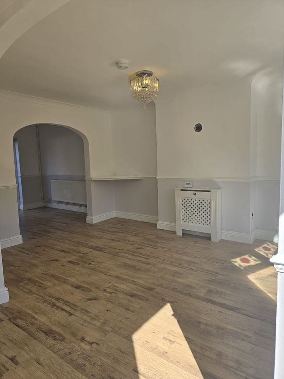 Property photo 2 of 28