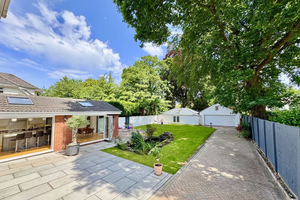 Property photo 3 of 39