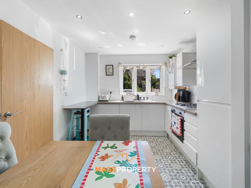 Property photo 3 of 28
