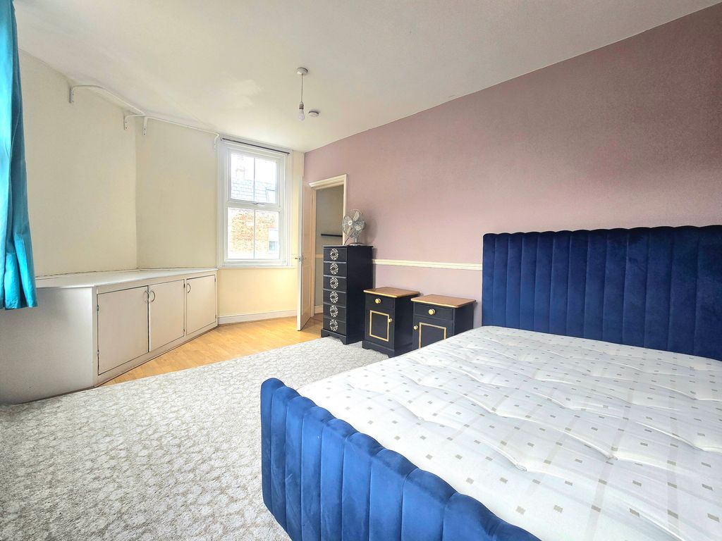 Property photo 3 of 5 3