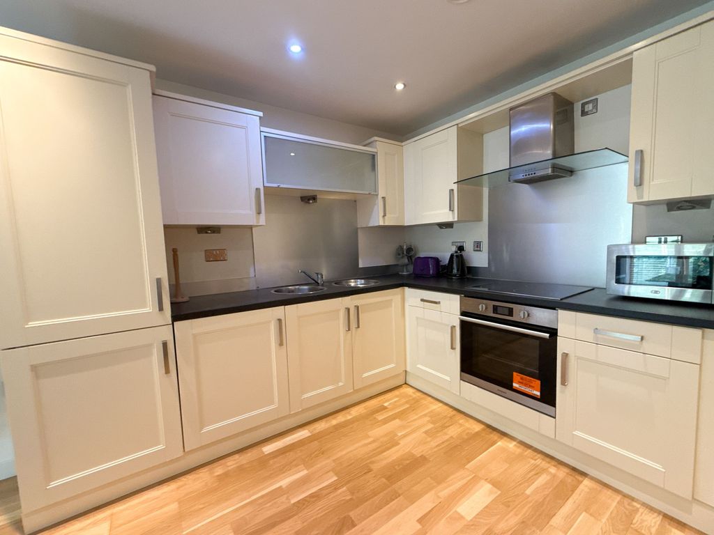 Property photo 3 of 11 Kitchen