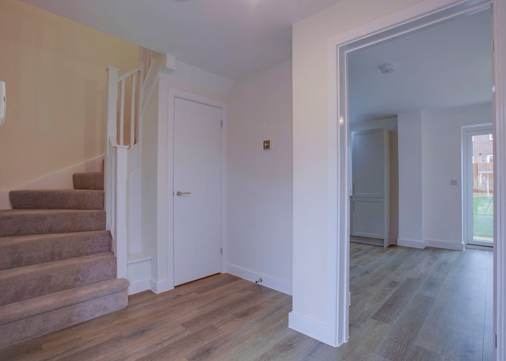 Property photo 3 of 28