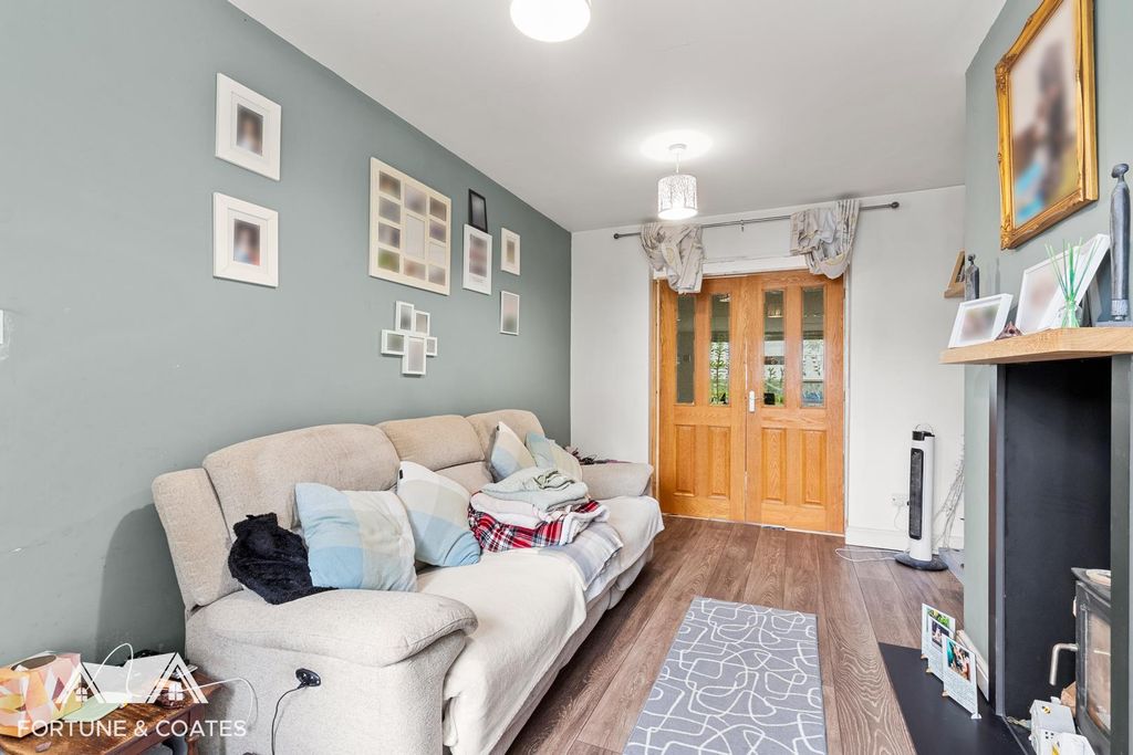 Property photo 3 of 18 Potterstreet_11.Jpg