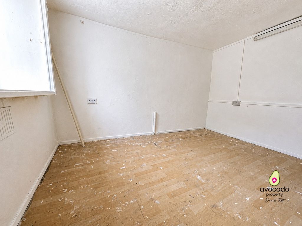 Property photo 3 of 12 5259544