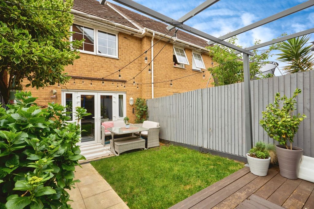 Property photo 3 of 15 Pergola