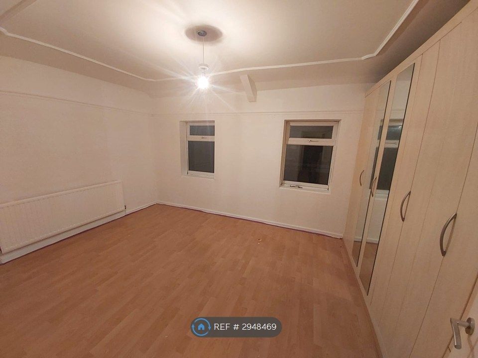 Property photo 1 of 13 Bedroom 3