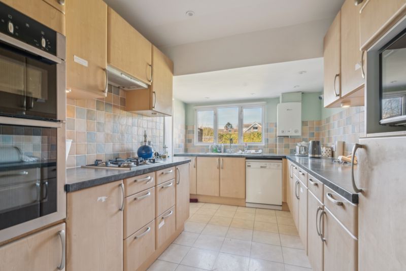 Property photo 3 of 12 Photo 6