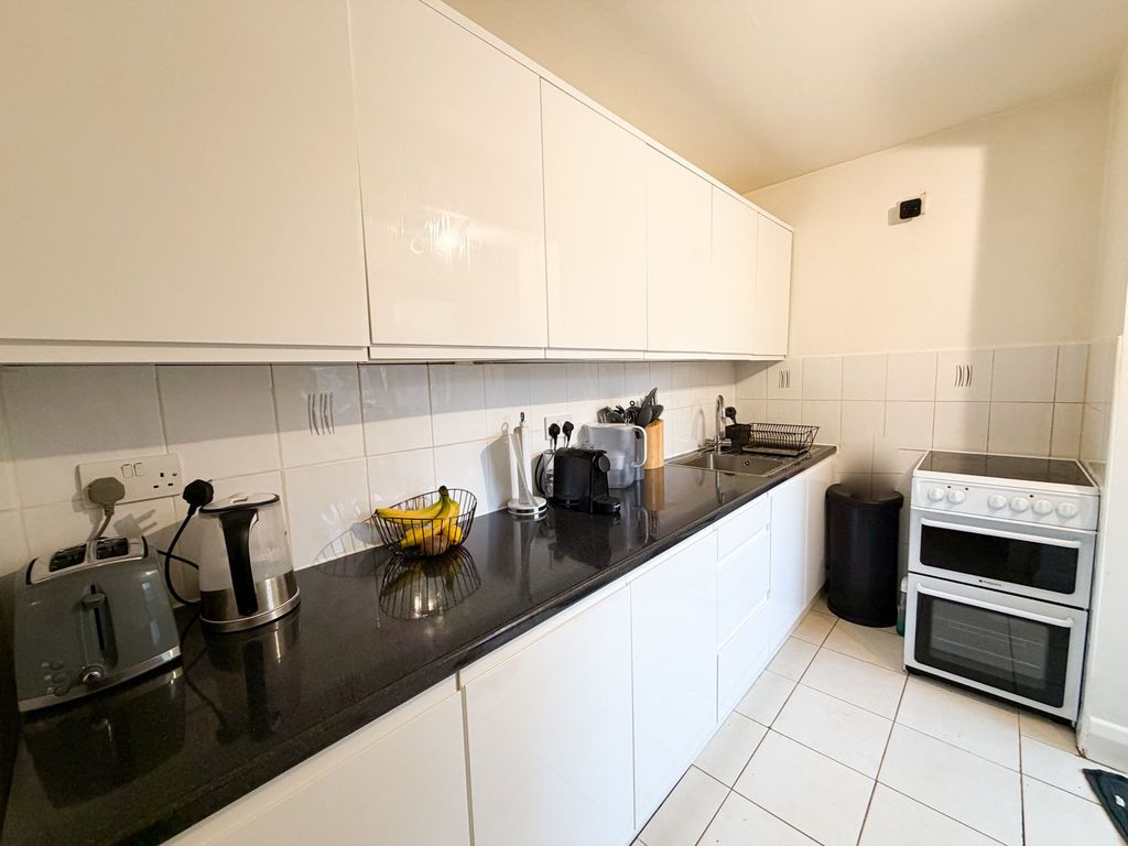 Property photo 3 of 8 Ivy Court Ig2