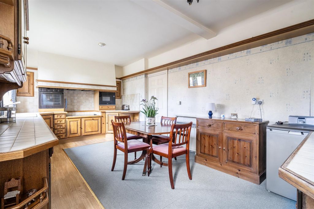 Property photo 3 of 20 1469850-15-6A21Ab67E97Cb.Jpg