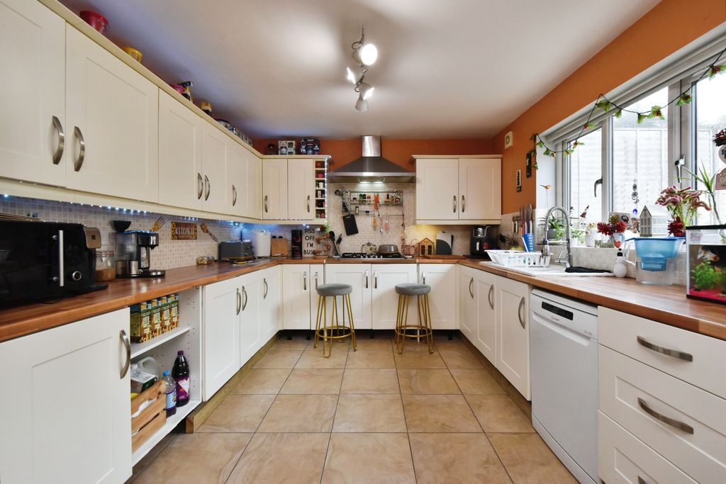 Property photo 2 of 14 Kitchen/Dining Room