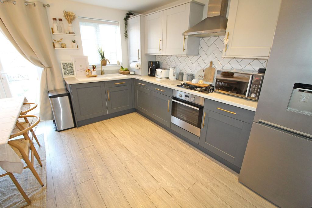 Property photo 2 of 22