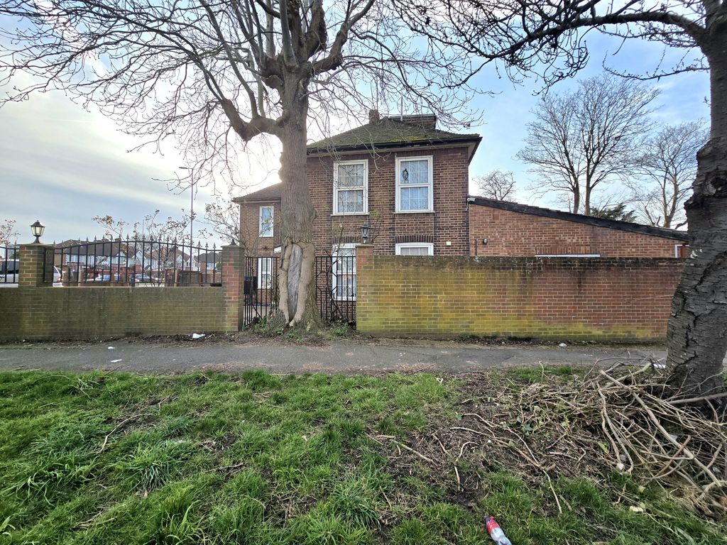 Additional image 42 of 7 bed detached house for saleGreat West Road, Hounslow, Greater London TW5