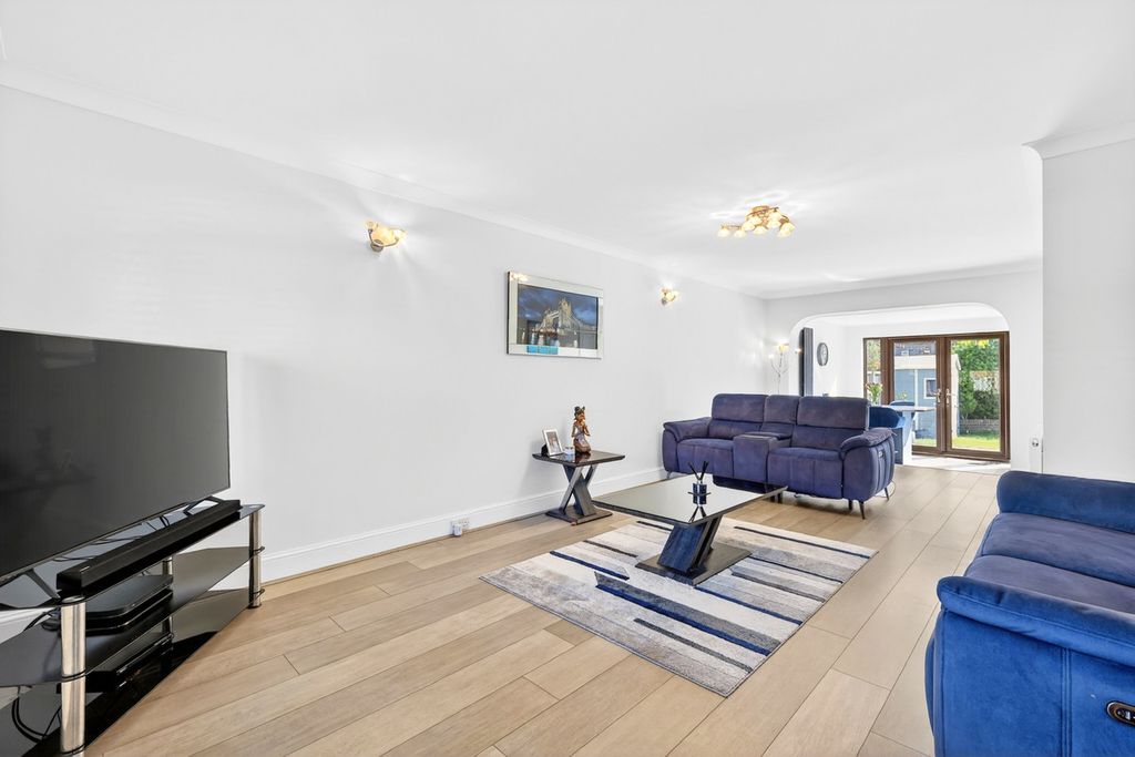 Property photo 3 of 25