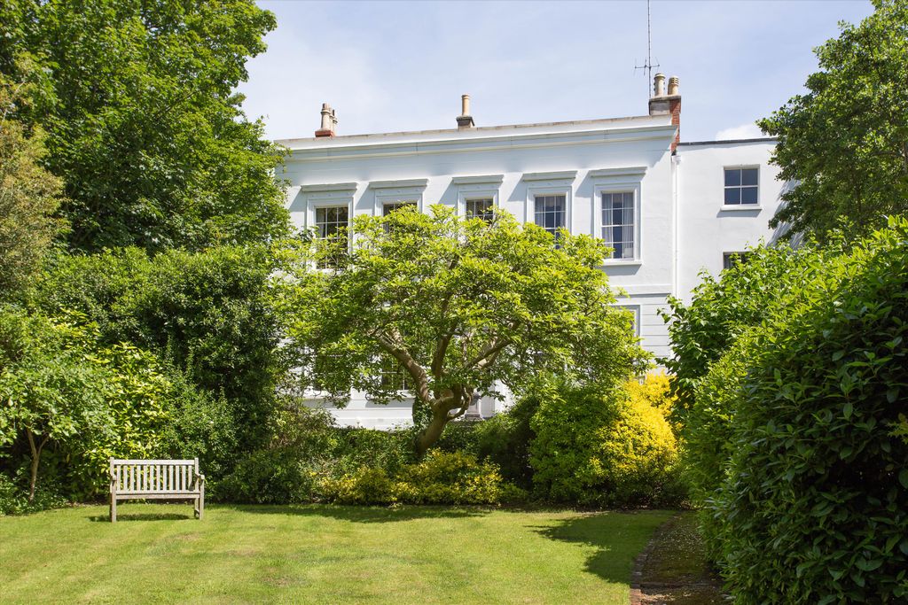 Property photo 1 of 18 Image