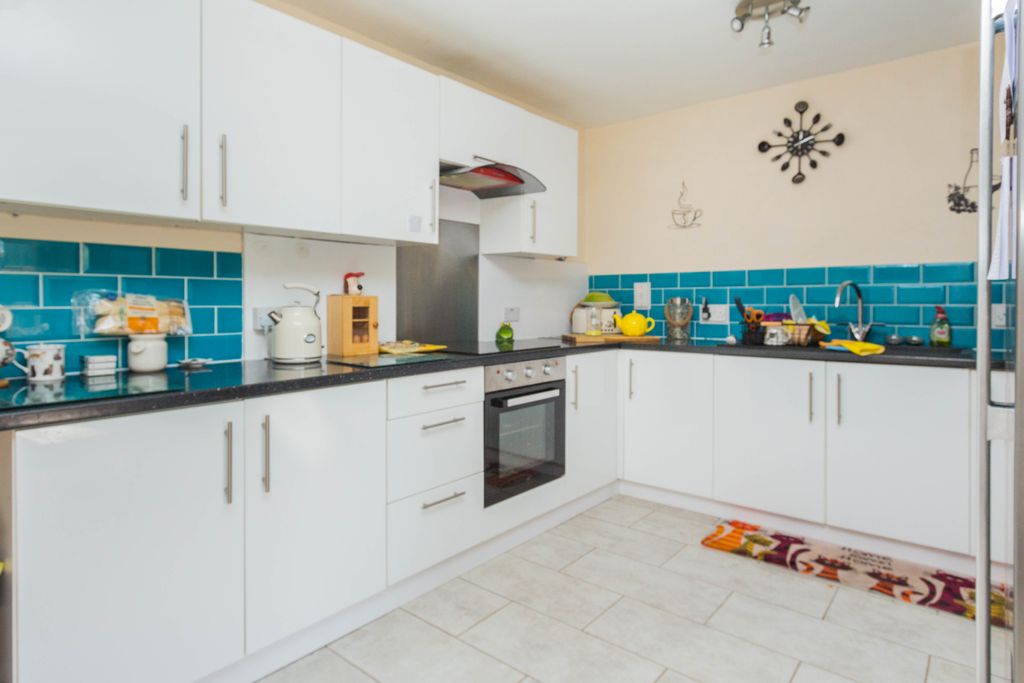 Property photo 3 of 12 Kitchen