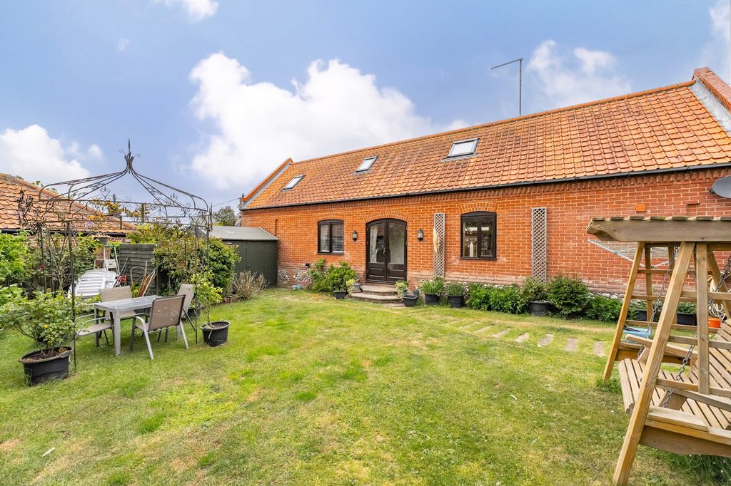 Property photo 2 of 18