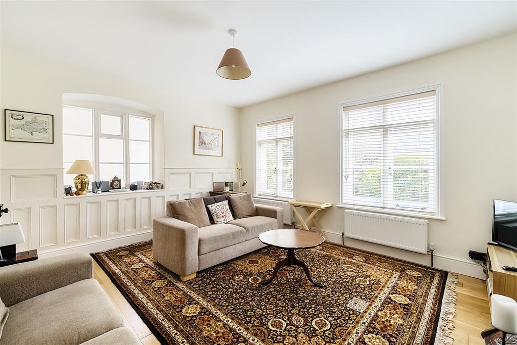 Property photo 3 of 17 Sitting Room