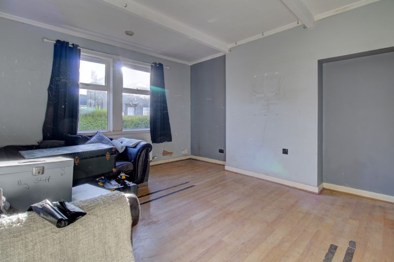 Property photo 3 of 17 Lounge